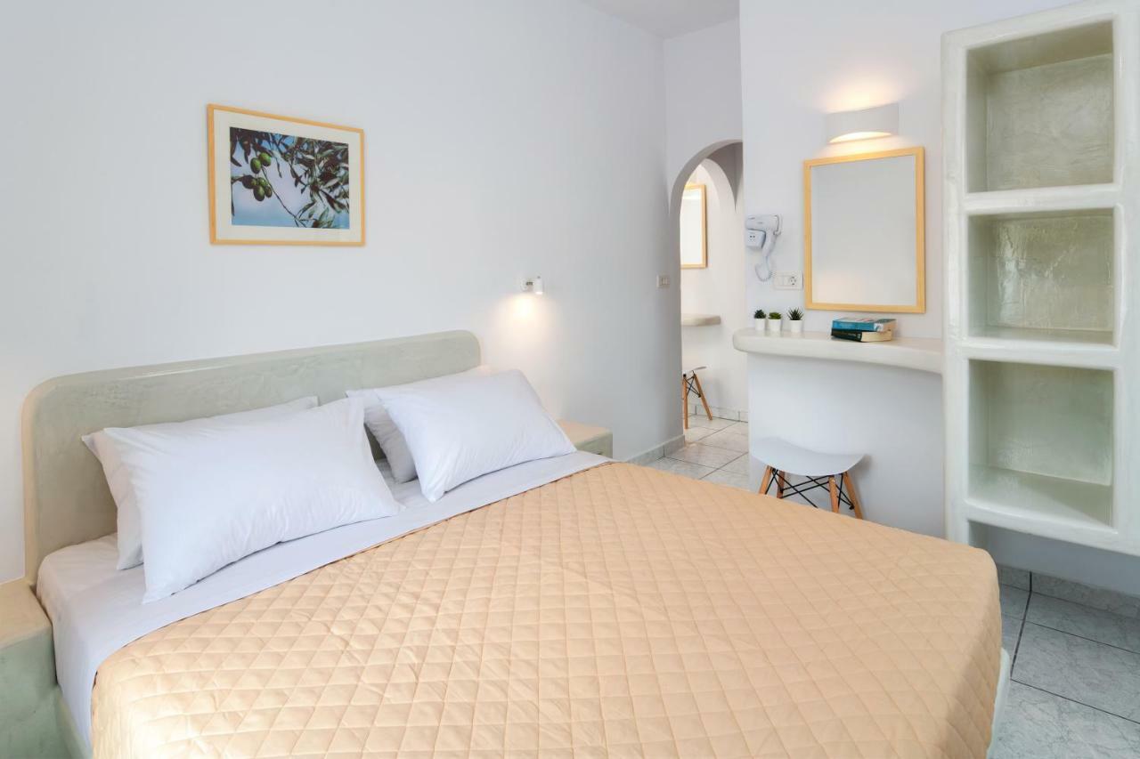 Olive Tree Suites Фира Екстериор снимка