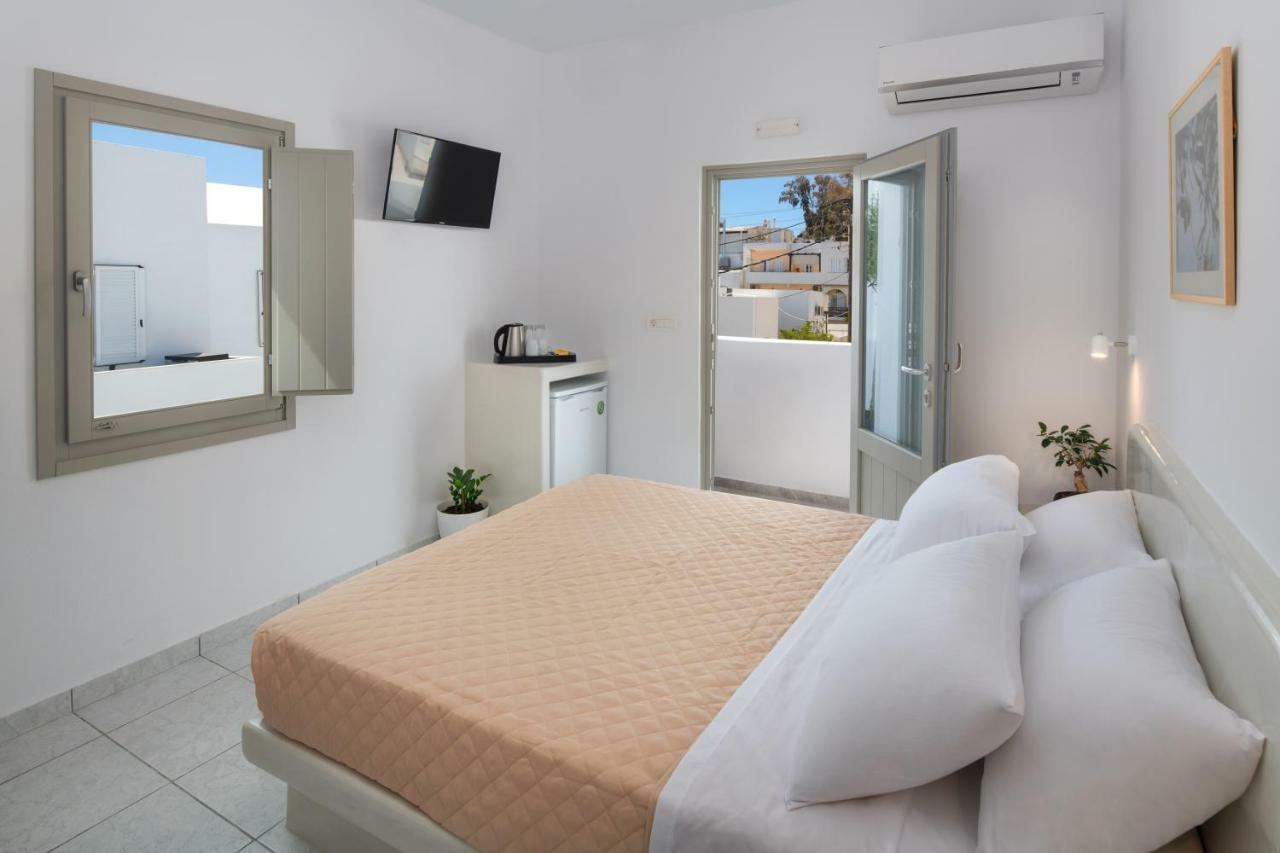 Olive Tree Suites Фира Екстериор снимка